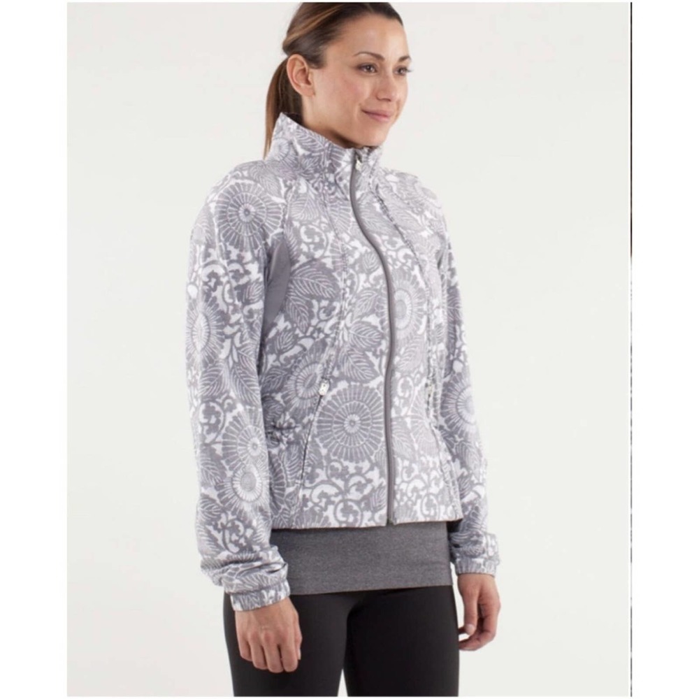 Lululemon Run: Travel To Track Jacket Beachy Floral White Fossil Size 6